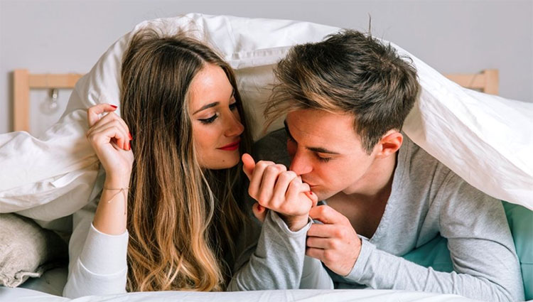 Mang bầu nhờ… nhét máy theo dõi vào người