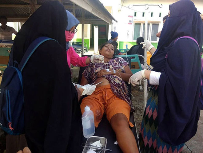 NÓNG! Sóng thần cao 2 mét ập vào thành phố Indonesia sau động đất
