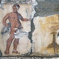 Khai quật lăng mộ hơn 2000 năm tuổi, phát hiện tranh tiệc tùng và khỏa thân vẽ trên tường