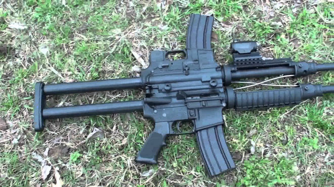 Khẩu súng độc nhất vô nhị AR-15, làm từ ba khẩu súng ghép lại thành một