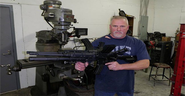 Khẩu súng độc nhất vô nhị AR-15, làm từ ba khẩu súng ghép lại thành một