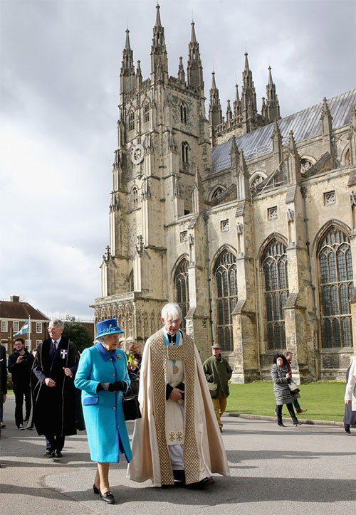 Nữ hoàng là người đứng đầu giáo hội Công giáo tại Anh.