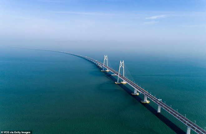 Chiêm ngưỡng cầu vượt biển dài nhất thế giới: 55km, 18 tỷ USD kinh phí tại Trung Quốc