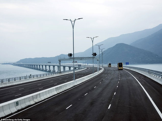 Chiêm ngưỡng cầu vượt biển dài nhất thế giới: 55km, 18 tỷ USD kinh phí tại Trung Quốc