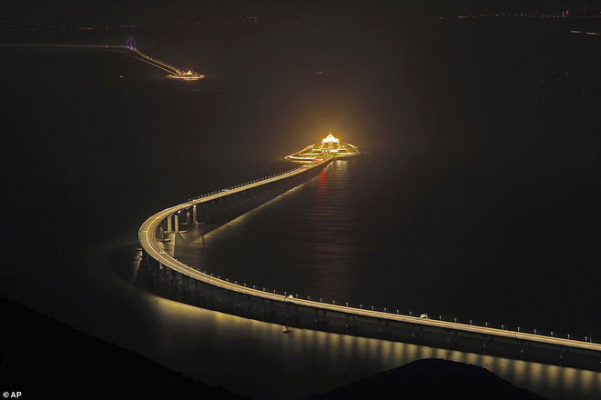 Chiêm ngưỡng cầu vượt biển dài nhất thế giới: 55km, 18 tỷ USD kinh phí tại Trung Quốc