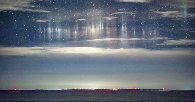 Những cột sáng bí ẩn xuất hiện trên bầu trời Mỹ