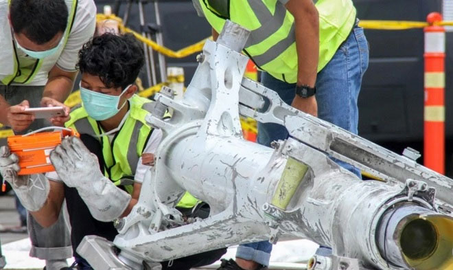 Hộp đen tiết lộ thông tin bất ngờ về máy bay Indonesia rơi