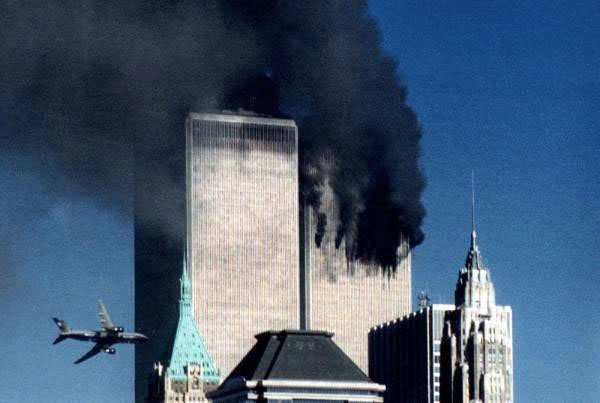 Không tặc đâm vào tòa tháp đôi trong vụ 11/9 tại New York, Mỹ.