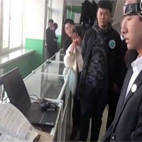 Sinh viên Trung Quốc sáng chế thiết bị đọc sách bằng cách… chớp mắt