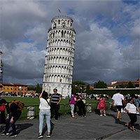 Tháp nghiêng Pisa đang dần thẳng lại
