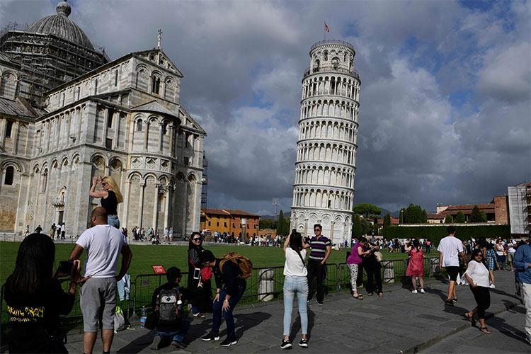 Tháp nghiêng Pisa đang dần thẳng lại