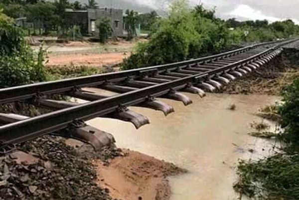 Bão Usagi áp sát Vũng Tàu, mưa lớn