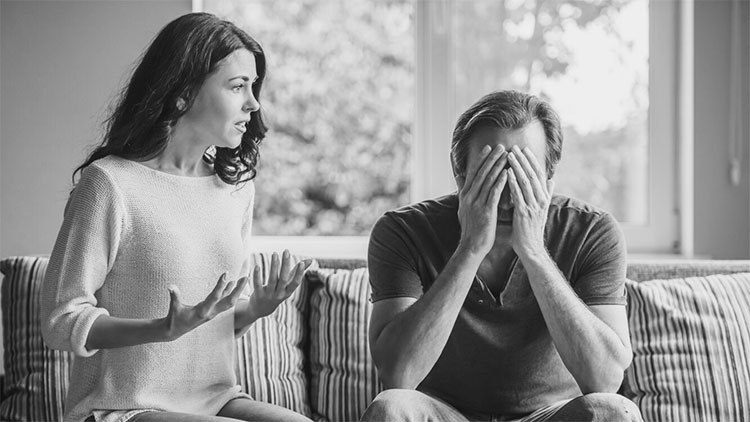 Tại sao những cặp đôi không hạnh phúc lại sống với nhau rất lâu?
