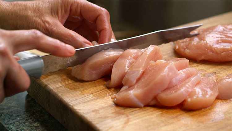 Mẹo chế biến thịt gà không nhiễm khuẩn