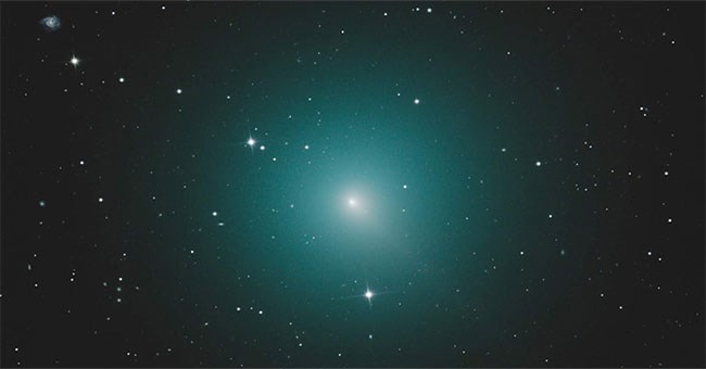 Sao chổi xanh sáng nhất bầu trời lao về phía Trái đất