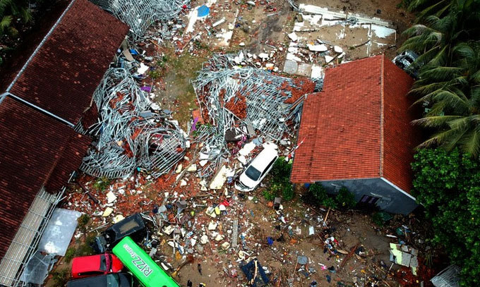 Cảnh hoang tàn ở thị trấn Indonesia bị sóng thần tấn công