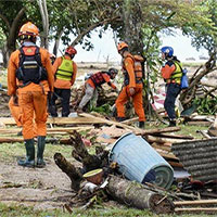 Số người chết bởi sóng thần Indonesia lên gần 400