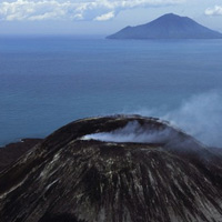 Núi lửa Indonesia giảm kích cỡ còn 1/4 sau khi phun trào khiến 420 người thiệt mạng