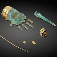 Phát hiện bàn tay kim loại 3.500 năm tuổi trong mộ cổ ở Thụy Sĩ