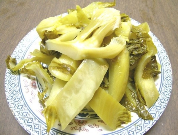 Sử dụng nước dưa chua để chữa chứng khó chịu sau khi uống rượu: Thực hư thế nào?