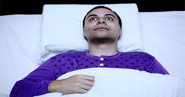 Có phương pháp nào để xử lý tình trạng ngủ mở mắt nếu nó gây phiền toái cho người bệnh?
