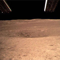 Đây là tấm ảnh đầu tiên chụp vùng tối của Mặt trăng, sáng sủa hơn hẳn tên gọi của nó