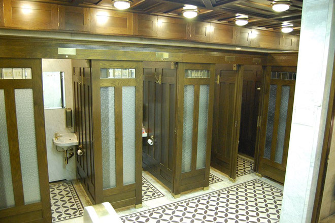 Những toilet công cộng độc đáo nhất trên thế giới