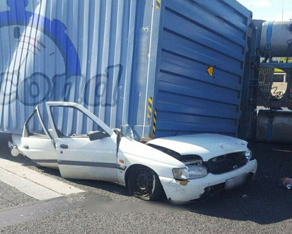 Đi gần xe container, làm sao để an toàn?