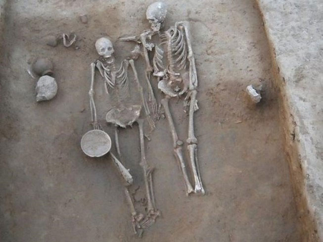 Giải mã bí ẩn ngôi mộ đôi 4.500 năm tuổi ở Ấn Độ