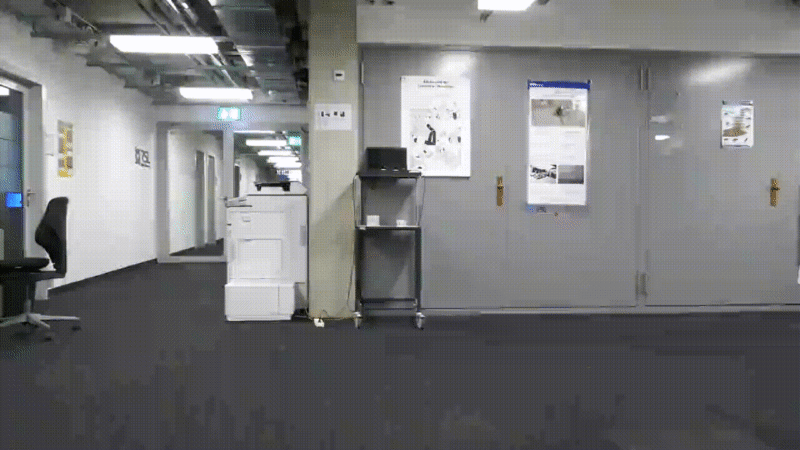 Chó robot của Thụy Sỹ không ngã khi bị người đạp, nếu ngã biết tự lật đứng dậy