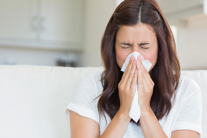 Viêm tai giữa vì hắt hơi, xì mũi quá mạnh