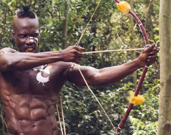 Tập gym cả ngày cũng chưa chắc có 8 múi như đàn ông ở bộ lạc này