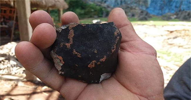 Thiên thạch nổ tung, gây vỡ cửa sổ ở Cuba