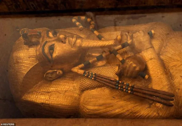 Tiết lộ hình ảnh bên trong hầm mộ bí ẩn của vị Pharaoh nổi tiếng nhất Ai Cập cổ đại