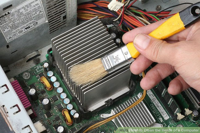 Cách vệ sinh điện thoại, laptop, tủ lạnh, máy giặt... để đón Tết