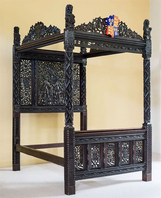 Giường của Vua Henry VII vô tình được dùng ở khách sạn trong 15 năm