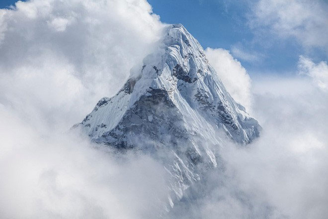 Phát hiện mới: Bên trong Trái đất là những rặng núi hùng vĩ hơn cả Everest