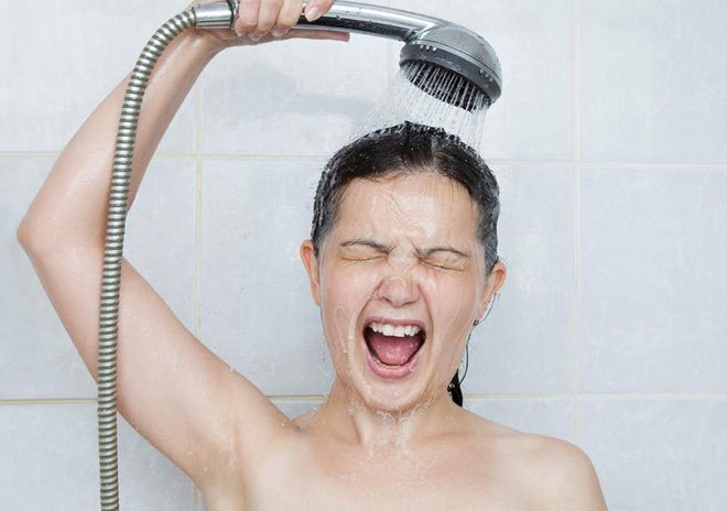 Hãy uống nước, tắm khi thức dậy để tràn đầy năng lượng suốt ngày