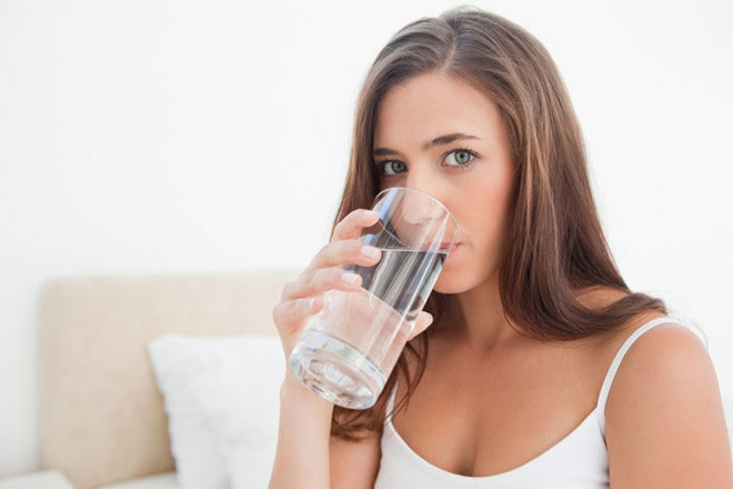 Hãy uống nước, tắm khi thức dậy để tràn đầy năng lượng suốt ngày