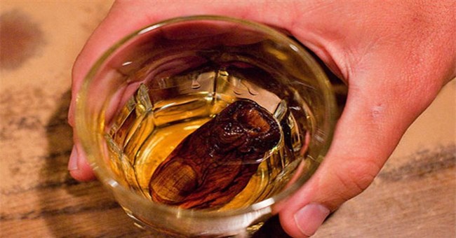 Có những loại đồ uống mà nghe thành phần thôi đã muốn... chạy xa ngàn cây số