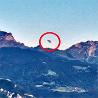 Phát hiện UFO được cho đang rời khỏi căn cứ trên dãy Alps