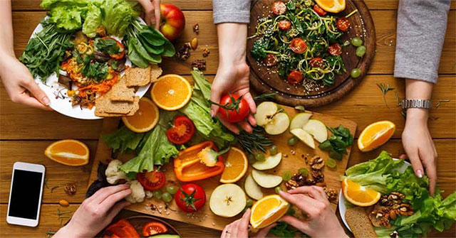 Các nước trên thế giới hướng dẫn người dân ăn uống lành mạnh như thế nào?