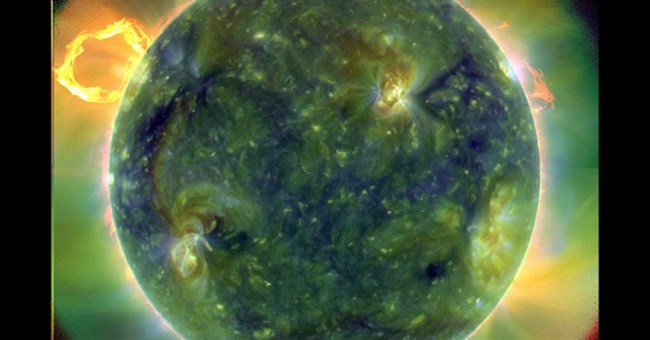 Tại sao vành đai bên ngoài mặt trời lại nóng hơn nhiều lõi bên trong?