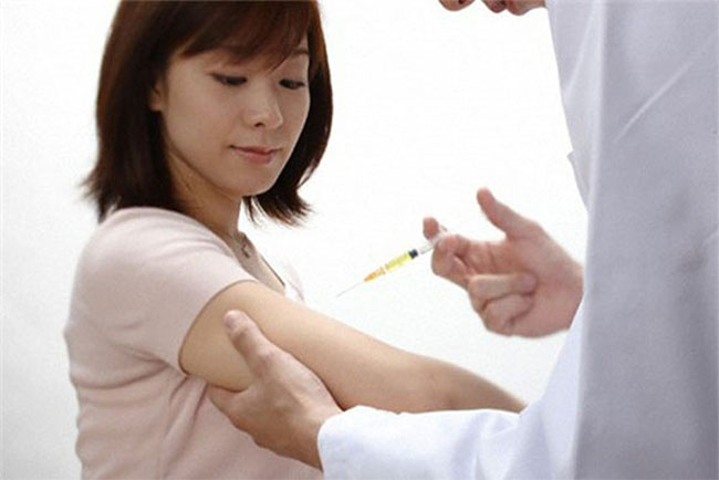 Những mũi tiêm không thể thiếu trong cuộc đời người phụ nữ và khuyến cáo của bác sĩ