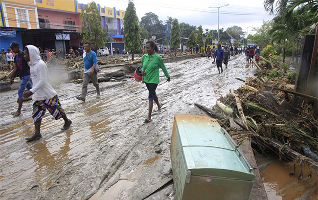 Ít nhất 80 người thiệt mạng trong trận lũ quét lịch sử ở Papua, Indonesia