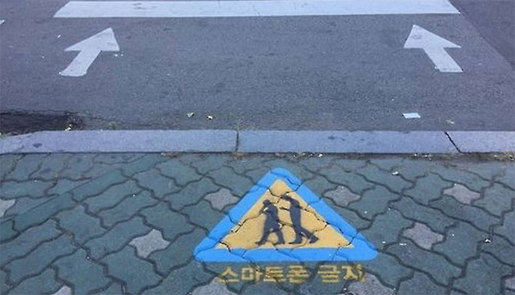 Đoạn vỉa hè rực sáng này là giải pháp chống 