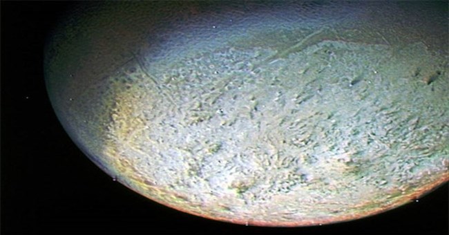 NASA tiết lộ về "mặt trăng quay ngược"