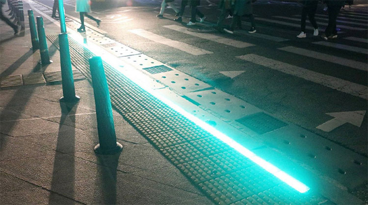 Đoạn vỉa hè rực sáng này là giải pháp chống 