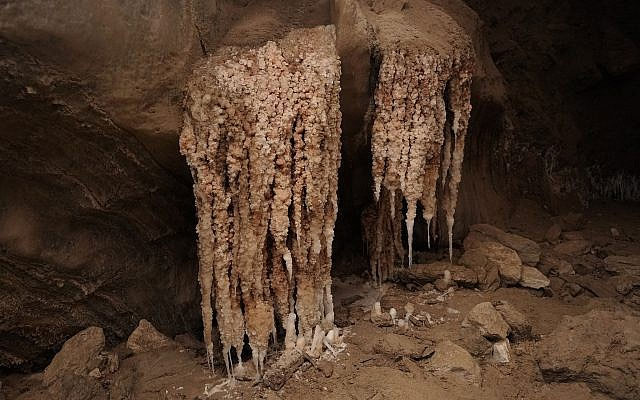 Ngất ngây với hang muối dài nhất thế giới