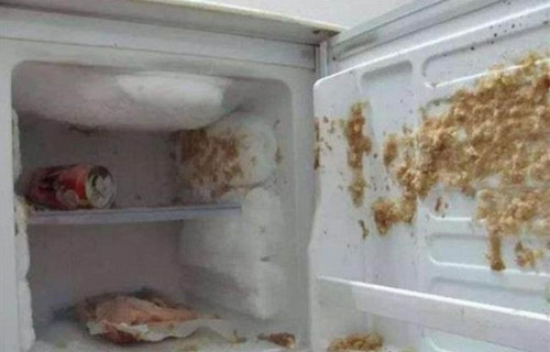Đặt những thứ này cạnh tủ lạnh không khác gì 'bom hẹn giờ', thảm kịch có thể xảy ra bất cứ lúc nào